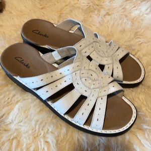 New CLARKS leather sandals